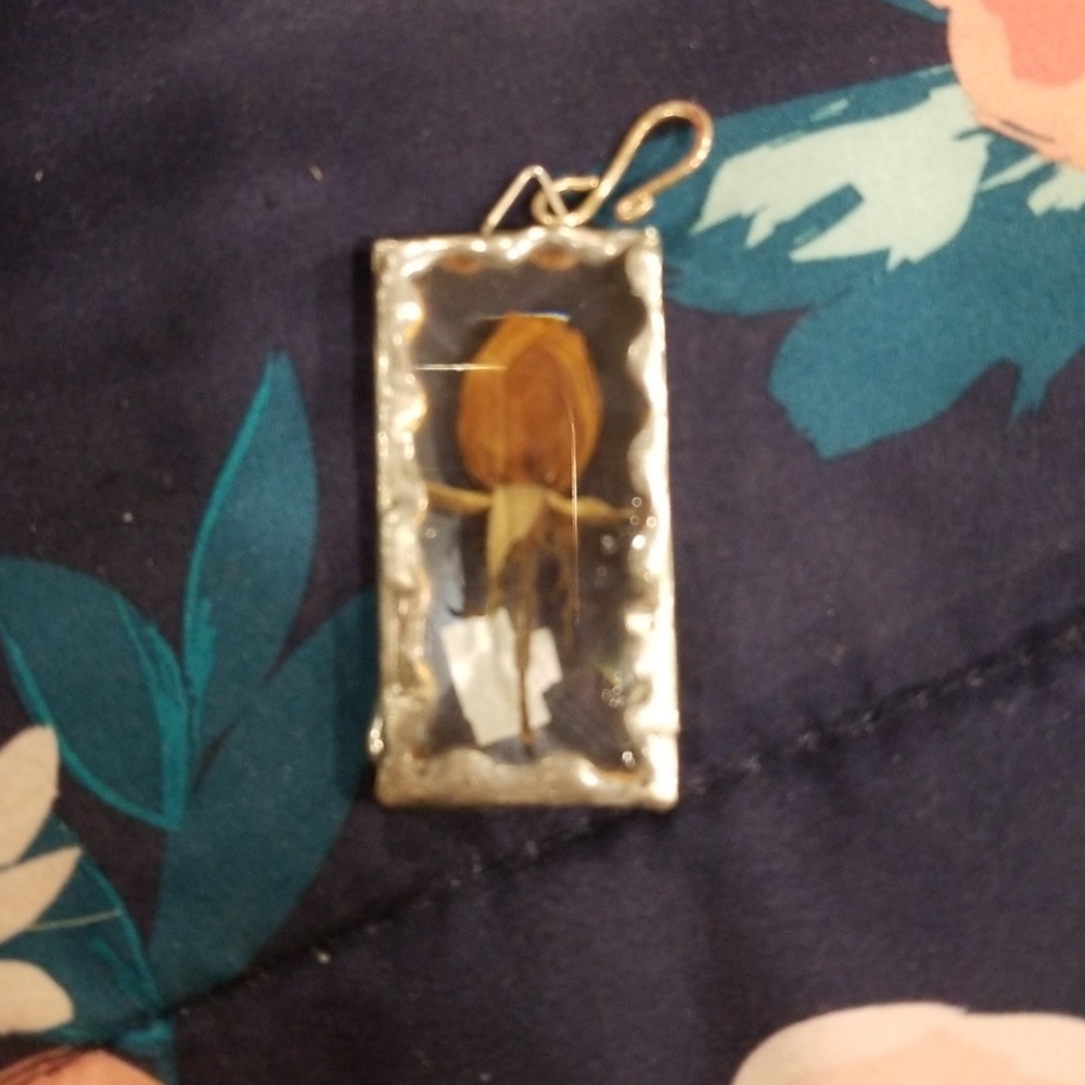 Clear flower pendant